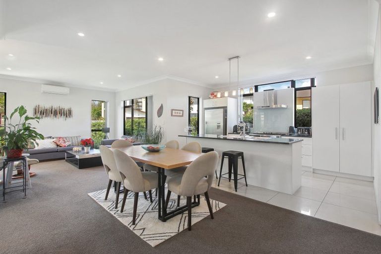 Photo of property in 22 Midhurst Avenue, Henderson, Auckland, 0612