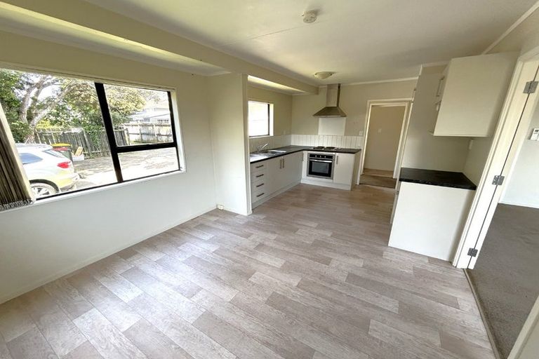 Photo of property in 2/355 Roscommon Road, Clendon Park, Auckland, 2103