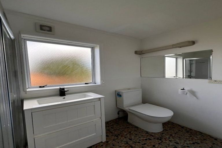 Photo of property in 808 East Coast Road, Oteha, Auckland, 0630