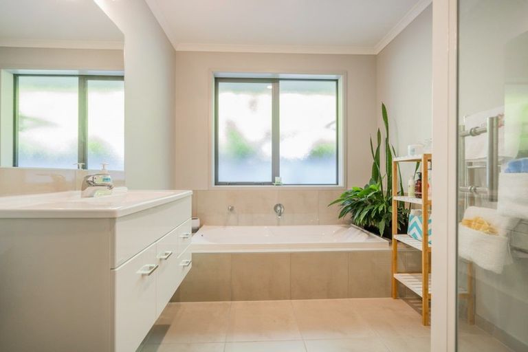 Photo of property in 10 Kelly Place, Whitianga, 3510