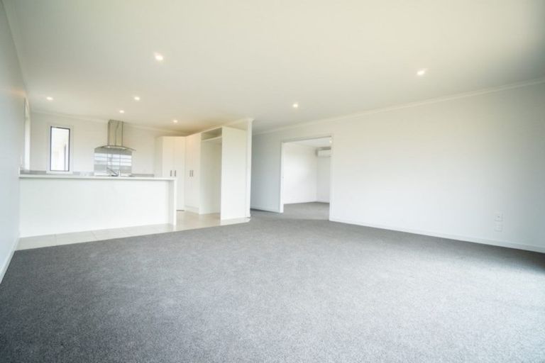 Photo of property in 35 Silicon Way, Fitzherbert, Palmerston North, 4410
