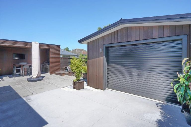 Photo of property in 17 Belfield Street, Dallington, Christchurch, 8061