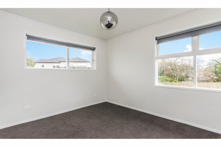 Photo of property in 6 Sheehan Road, Te Atatu South, Auckland, 0610