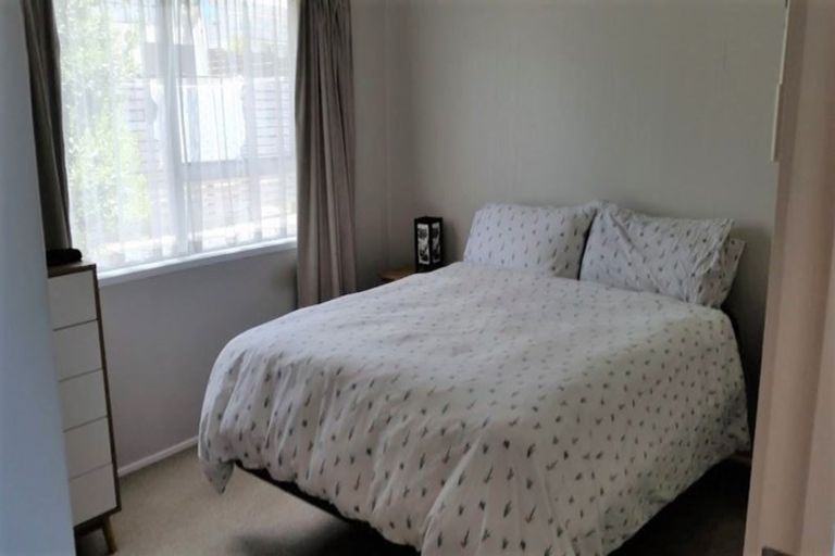 Photo of property in 20 Ngatira Place, Snells Beach, 0920