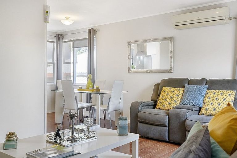 Photo of property in 3/14 Orchid Place, Te Atatu South, Auckland, 0610