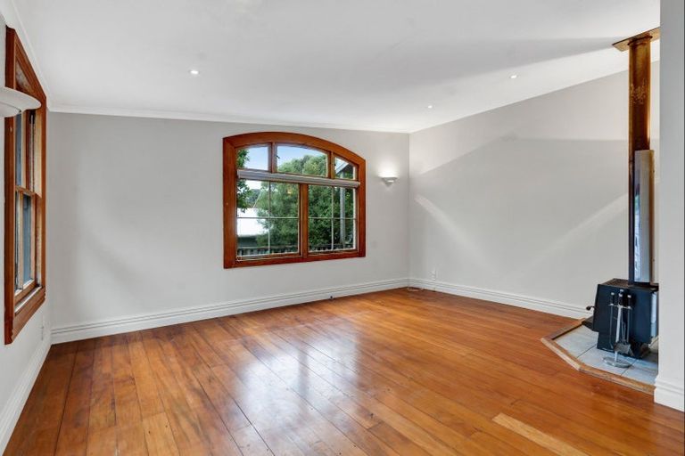 Photo of property in 35 Belt Road, Moturoa, New Plymouth, 4310