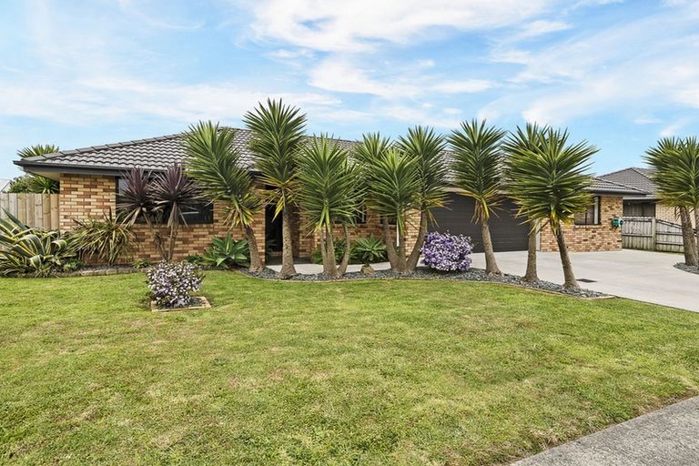 Photo of property in 5 Breaker Grove, Waiuku, 2123