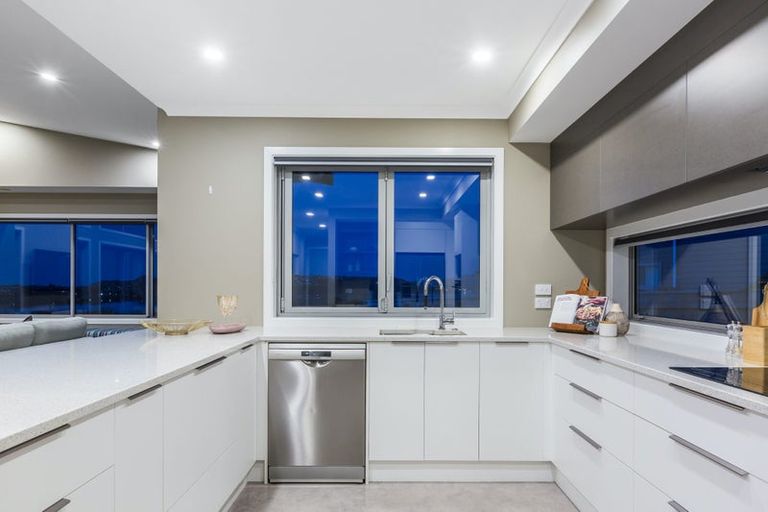 Photo of property in 15 Sue Dow Lane, Aotea, Porirua, 5024