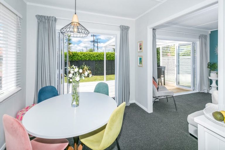 Photo of property in 15 Sandwich Road, St Andrews, Hamilton, 3200