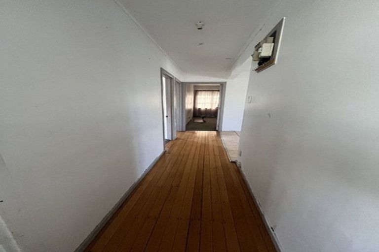 Photo of property in 6 Strid Road, Te Atatu South, Auckland, 0610