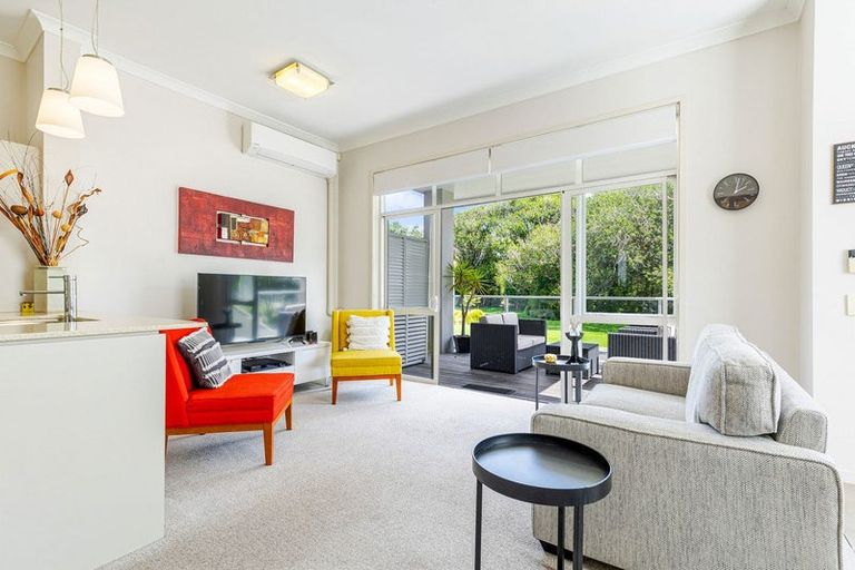 Photo of property in 16 Parkside Drive, Orewa, 0931