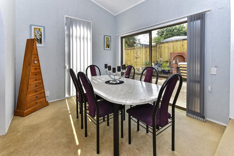 Photo of property in 17 Gleneagles Grove, Wattle Downs, Auckland, 2103