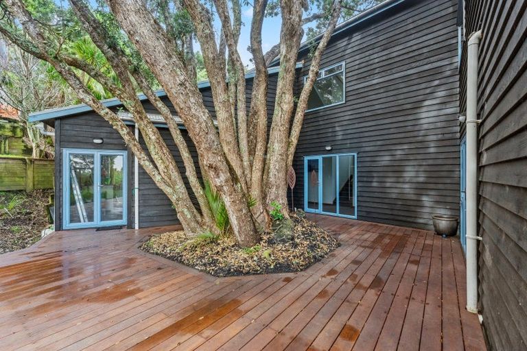 Photo of property in 84 Domain Crescent, Muriwai, Waimauku, 0881