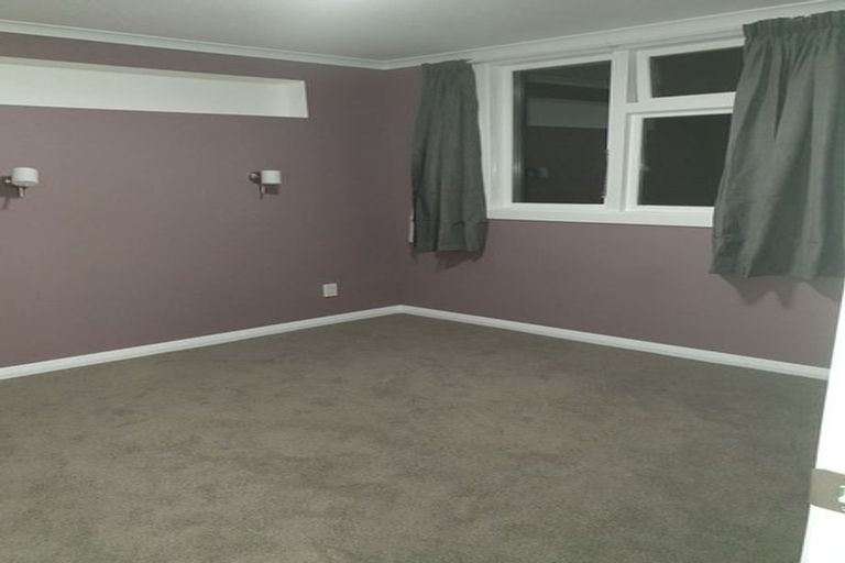 Photo of property in 111 Ruskin Road, Newlands, Wellington, 6037