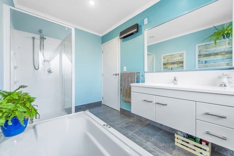 Photo of property in 21 Shillingford Boulevard, Rolleston, 7615