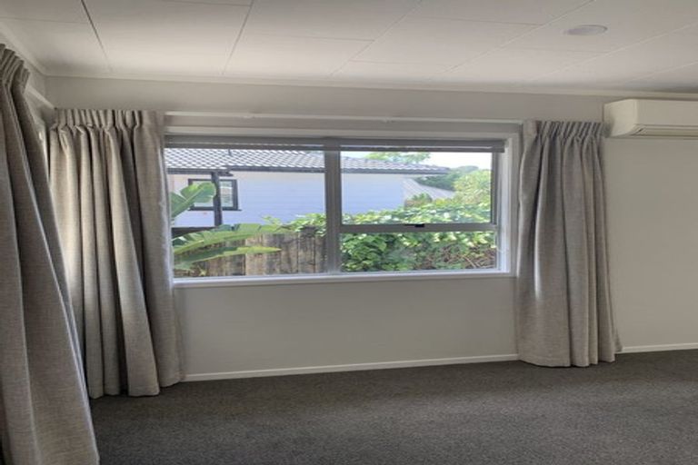 Photo of property in 50 Redlands Grove, Swanson, Auckland, 0612