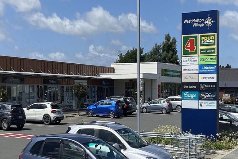 Photo of property in 2 Snowlea Place, West Melton, 7618