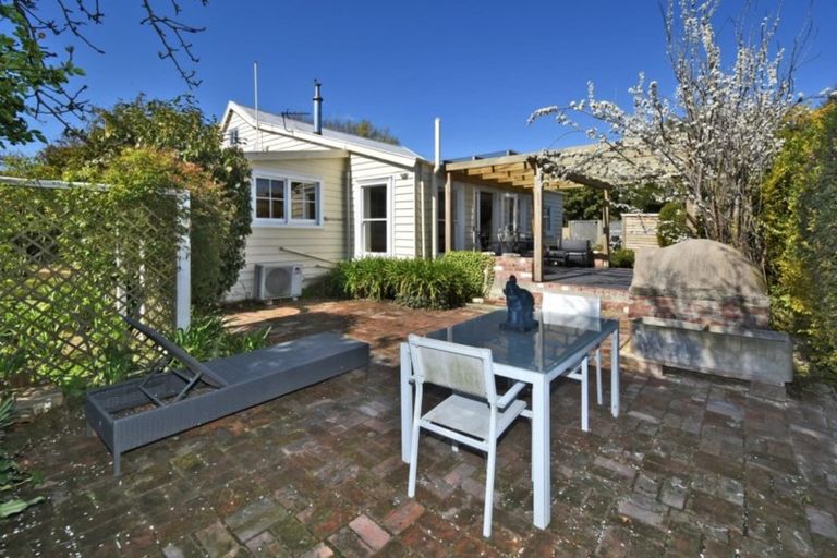 Photo of property in 280 Cashmere Road, Westmorland, Christchurch, 8025