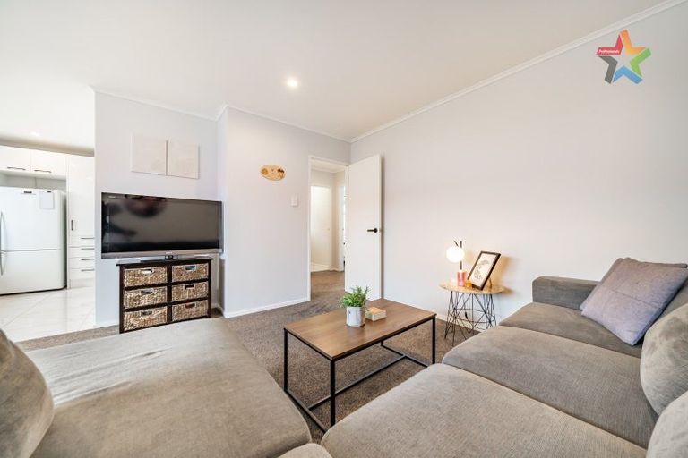 Photo of property in 43b Hartford Crescent, Totara Park, Upper Hutt, 5018