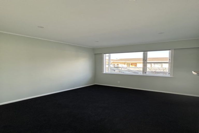 Photo of property in 74 Akaroa Drive, Maupuia, Wellington, 6022