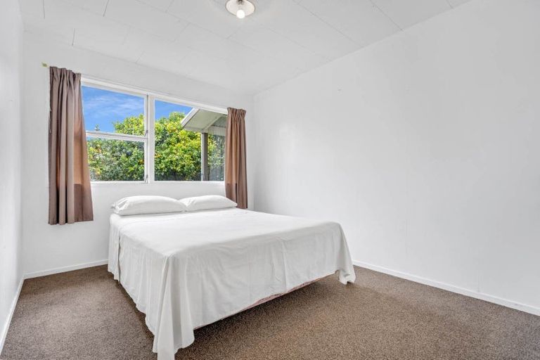 Photo of property in 13 Fernleigh Avenue, Waiuku, 2123