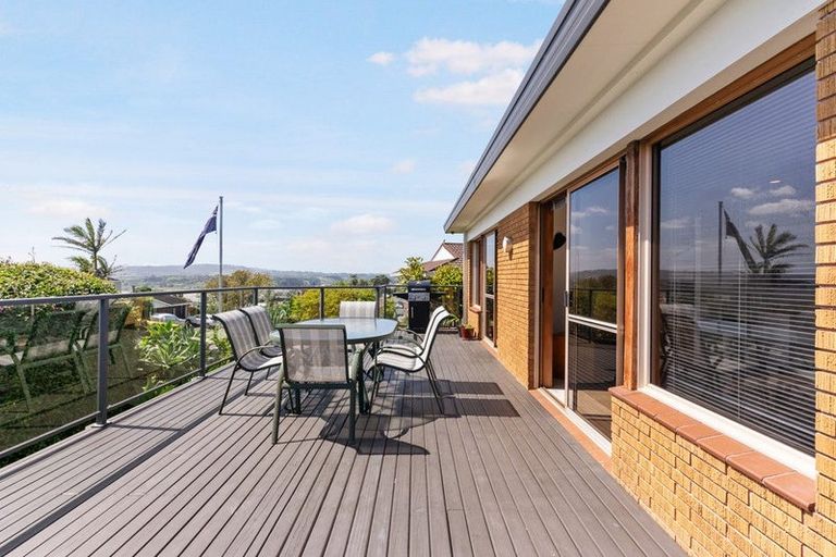 Photo of property in 8 Pounamu Place, Shelly Park, Auckland, 2014