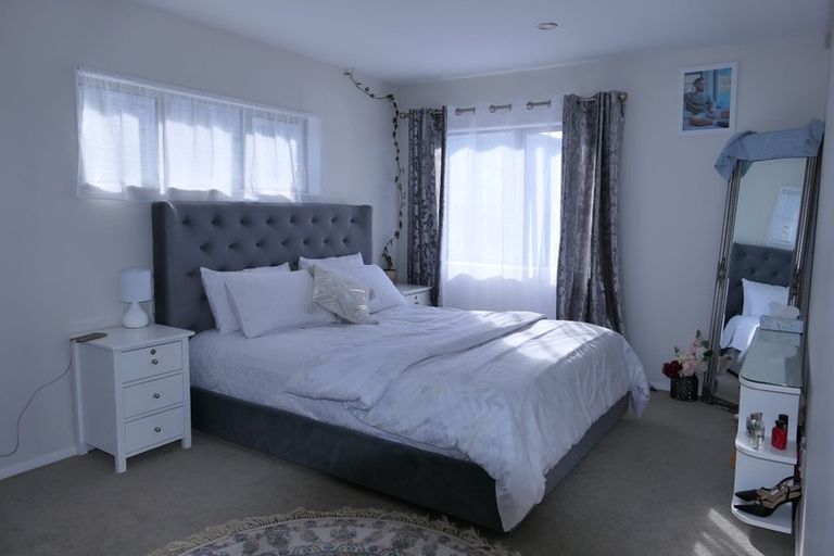 Photo of property in 10 Regis Park Drive, Pukekohe, 2120