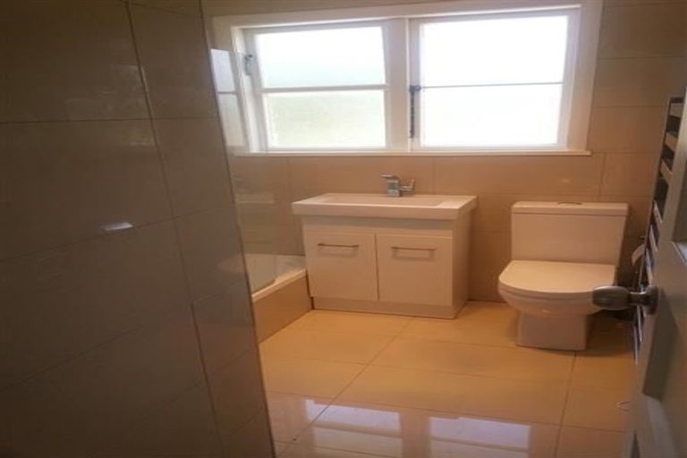 Photo of property in 245 Great North Road, Henderson, Auckland, 0612