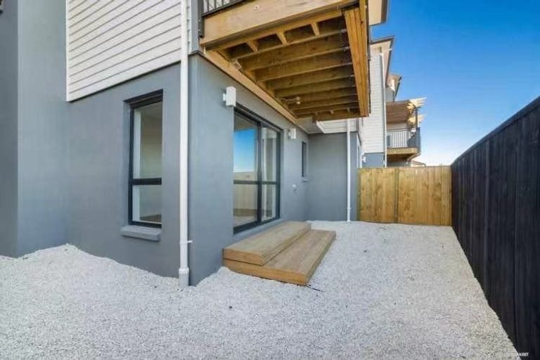 Photo of property in 17 Peony Mews, Oteha, Auckland, 0632