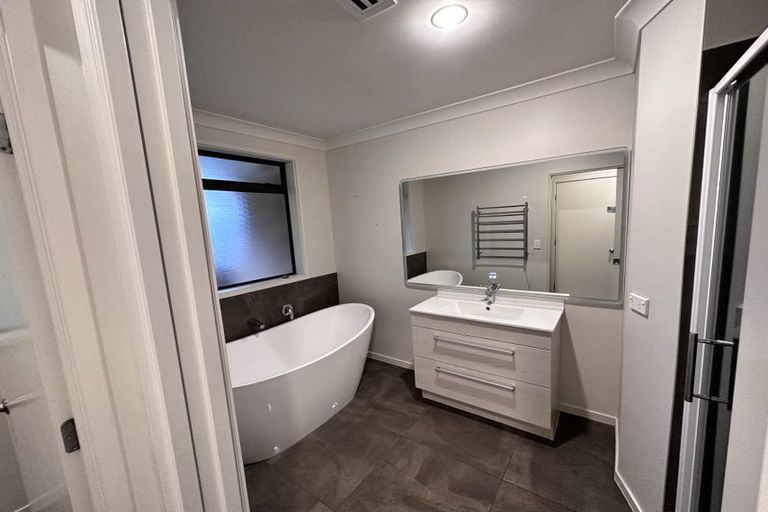 Photo of property in 13 Kimberly Grove, Greenhithe, Auckland, 0632