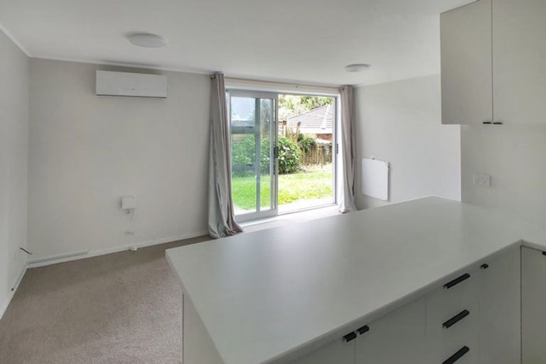 Photo of property in 15 Queen Mary Avenue, New Lynn, Auckland, 0600