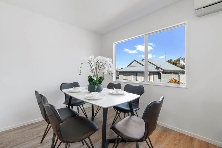 Photo of property in 2/57 Centorian Drive, Windsor Park, Auckland, 0632