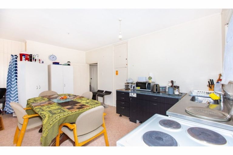 Photo of property in 84 Great South Road, Huntly, 3700