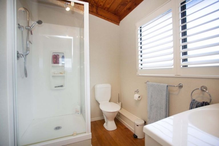 Photo of property in 202 Beverley Terrace, Whangamata, 3620