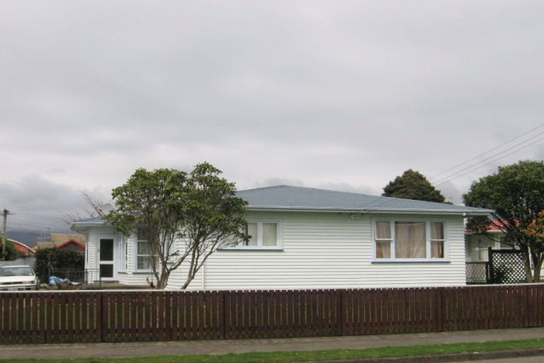 Photo of property in 12 Clyde Street, Levin, 5510