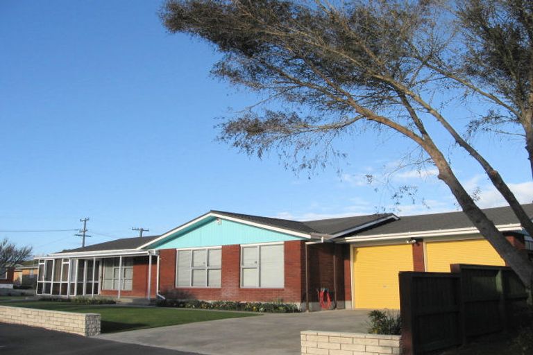 Photo of property in 2 Olympia Place, Riverlea, Hamilton, 3216