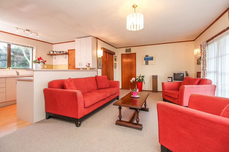 Photo of property in 12 St Catherine Crescent, West Harbour, Auckland, 0618