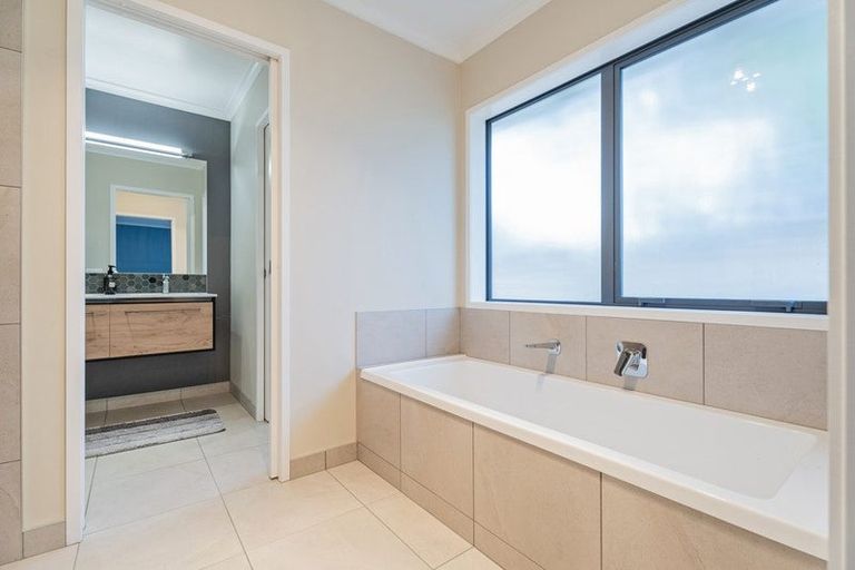 Photo of property in 2 Admiral Drive, Cooks Beach, Whitianga, 3591