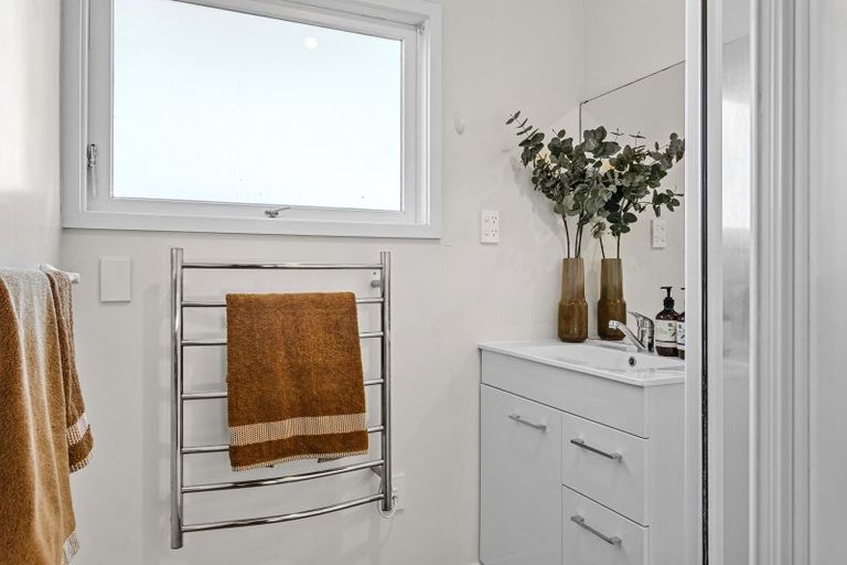 Photo of property in 14 Raekura Place, Redcliffs, Christchurch, 8081