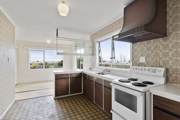 Photo of property in 5a Tirimoana Road, Te Atatu South, Auckland, 0602