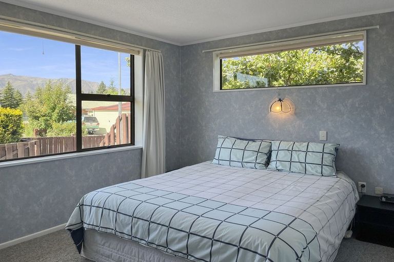 Photo of property in 13 Benmore Place, Omarama, 9412