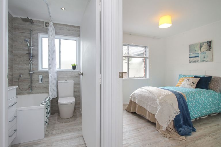 Photo of property in 1/83 Birkdale Road, Birkdale, Auckland, 0626