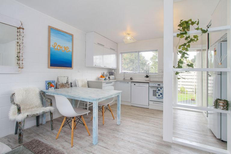 Photo of property in 1/83 Birkdale Road, Birkdale, Auckland, 0626