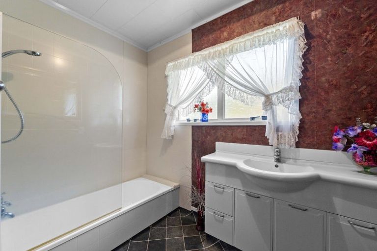 Photo of property in 31 Russell Crescent, Western Heights, Rotorua, 3015