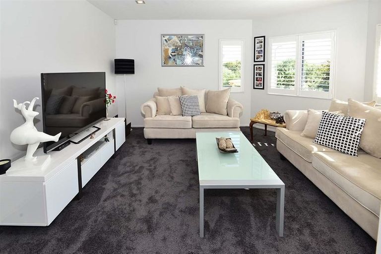 Photo of property in 33 Serene Place, Gulf Harbour, Whangaparaoa, 0930