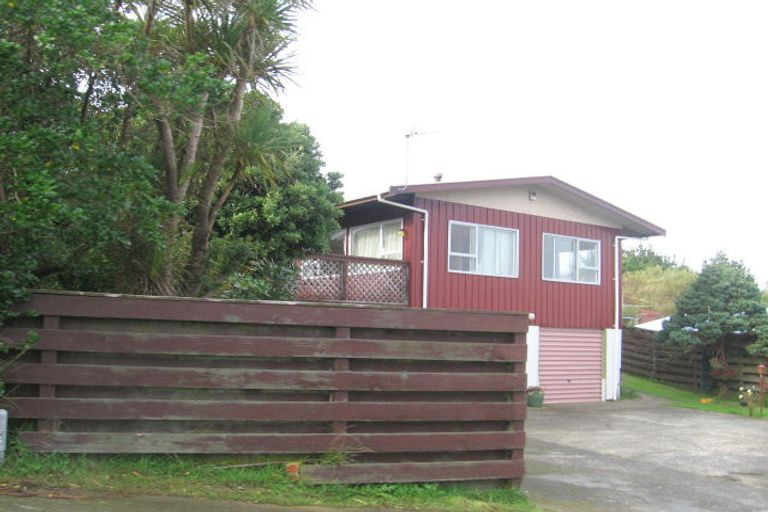 Photo of property in 16 Limerick Grove, Ascot Park, Porirua, 5024