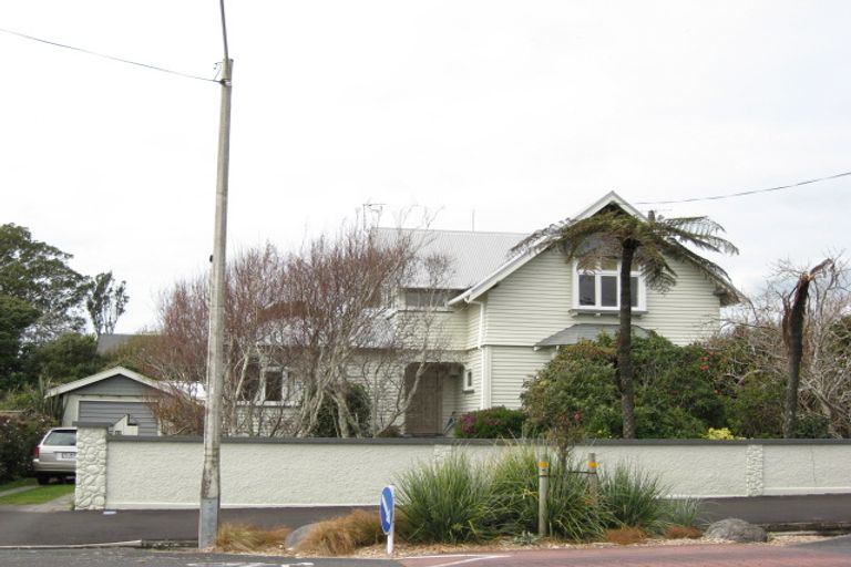 Photo of property in 13 Paynters Avenue, Strandon, New Plymouth, 4312