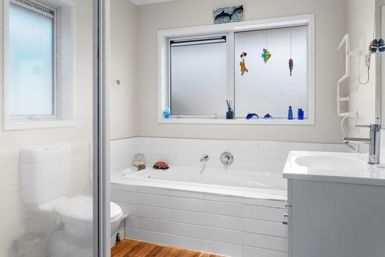 Photo of property in 21 Bideford Place, Dallington, Christchurch, 8061