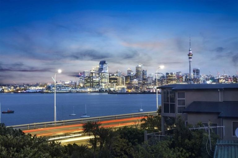 Photo of property in 35 Princes Street, Northcote Point, Auckland, 0627