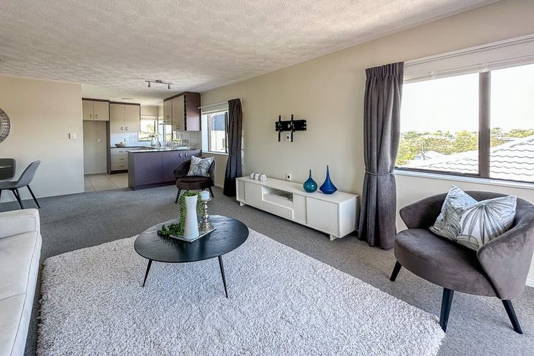 Photo of property in 2/51 Nigel Road, Browns Bay, Auckland, 0630